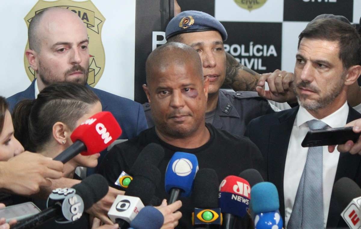  Ap..s sumisso de Marcelinho Carioca, o ex jogador e politico .. encontrado e levado para a delegacia, duas mulheres foram presas, na Cidade de S..o Paulo, nesta segunda (18).     