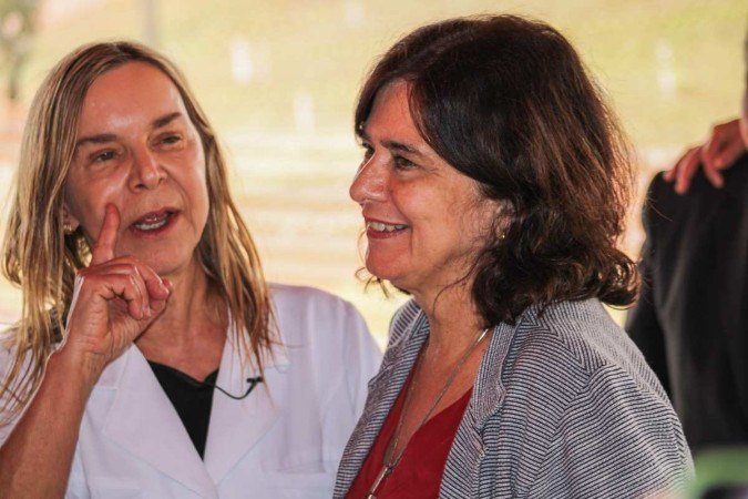19/12/2023 Crédito: Kayo Magalhães/CB/D.A Press. Brasil. Brasília - DF. Cidades. Rede Sarah Lago Norte comemora 20 anos. Na foto, Neurocientista e presidente da Rede Sarah de Hospitais Dra. Lúcia Willadino Braga. E a Ministra da Saúde, Nísia Trindade. - (crédito: Kayo Magalhães/CB/D.A Press) 19/12/2023 Crédito: Kayo Magalhães/CB/D.A Press. Brasil. Brasília - DF. Cidades. Rede Sarah Lago Norte comemora 20 anos. Na foto, Neurocientista e presidente da Rede Sarah de Hospitais Dra. Lúcia Willadino Braga. E a Ministra da Saúde, Nísia Trindade. - (crédito: Kayo Magalhães/CB/D.A Press)