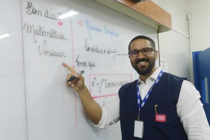 O desenvolvimento de um país, de uma nação forte, está intimamente ligado ao desenvolvimento das ciências exatas e da matemática" Vinicius de Oliveira, professor