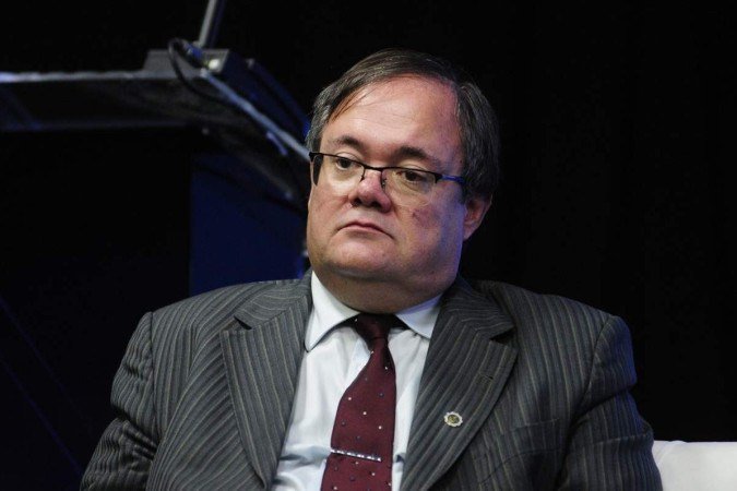  Correio Braziliense apresenta o evento Desafios 2024: o Brasil no rumo do crescimento sustentado, com mediação do correspondente Vicente Nunes e a colunista Denise Rothenburg. No debate: o professor de Economia da Universidade de Brasília, José Luís Oreiro. 
