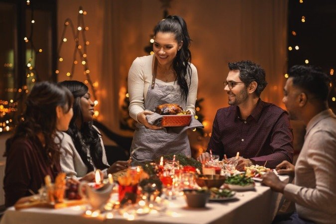 As ceias de Natal, com amigos e/ou familiares, são tradições apreciadas pelos signos (Imagem: Ground Picture | Shutterstock) - (crédito: EdiCase) As ceias de Natal, com amigos e/ou familiares, são tradições apreciadas pelos signos (Imagem: Ground Picture | Shutterstock) - (crédito: EdiCase)