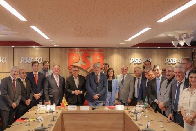 O ato de filiação do apresentador de televisão José Luiz Datena na sede do PSB - (crédito: Divulgação PSB) O ato de filiação do apresentador de televisão José Luiz Datena na sede do PSB - (crédito: Divulgação PSB)