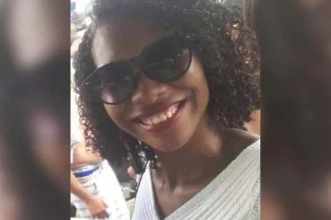 Juliane Lima Gonçalves estava no primeiro dia de trabalho e caiu do 4º andar do prédio - (crédito: Arquivo pessoal) Juliane Lima Gonçalves estava no primeiro dia de trabalho e caiu do 4º andar do prédio - (crédito: Arquivo pessoal)