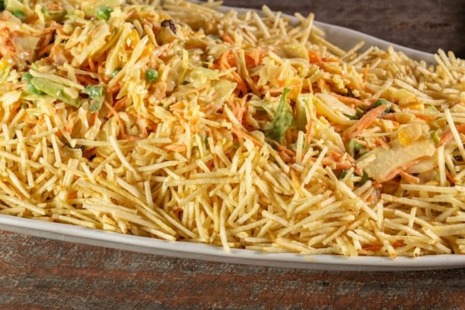 Salpicão de repolho com cenoura (Imagem: Estudio Conceito | Shutterstock) -  (crédito: EdiCase)