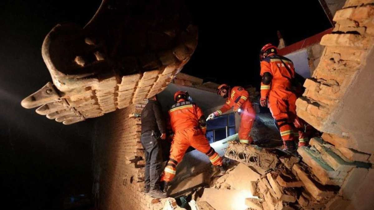 Terremoto mata mais de 100 pessoas na China 