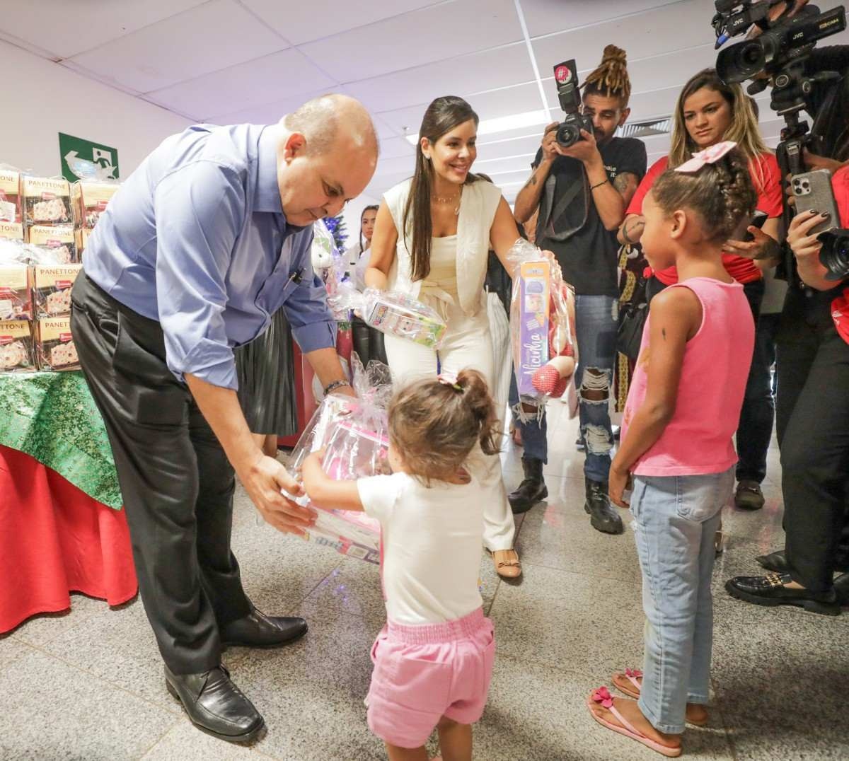 Campanha Nosso Natal entrega brinquedos a 120 crianças