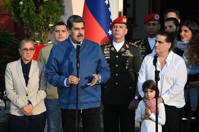Presidente Nicolás Maduro discursa ao lado do colombiano Alex Saab (D), no Palácio de Miraflores: Presidente Nicolás Maduro discursa ao lado do colombiano Alex Saab (D), no Palácio de Miraflores: