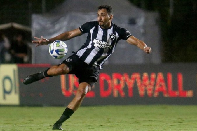 Eduardo tem futuro incerto no Botafogo, que planeja manter o meia no elenco na próxima temporada -  (crédito: Foto: Vítor Silva/Botafogo)