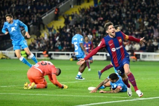 Sergi Roberto celebra logo após fazer o gol da vitoria, por 3 a 2, do Barcelona sobre o Almería - (crédito: Foto: Josep Lago/ AFP via Getty Images) Sergi Roberto celebra logo após fazer o gol da vitoria, por 3 a 2, do Barcelona sobre o Almería - (crédito: Foto: Josep Lago/ AFP via Getty Images)