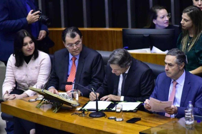 Haddad e Tebet acompanharam a promulgação da reforma tributária no Congresso - (crédito: Zeca Ribeiro / Câmara dos Deputados) Haddad e Tebet acompanharam a promulgação da reforma tributária no Congresso - (crédito: Zeca Ribeiro / Câmara dos Deputados)