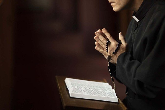 O padre da paróquia Beata Paulina Jaricot também divulgou uma carta pedindo perdão aos fiéis do bairo Croix-Rousse, localizado na França -  (crédito: Reprodução/Freepik)