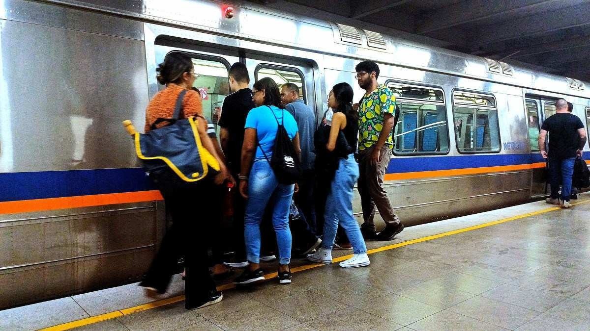 Metrô funcionará em diferentes horários neste fim de semana