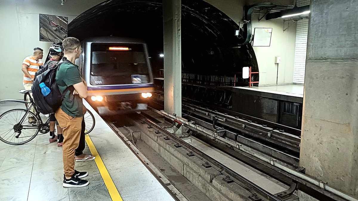 Metrô funcionará até 4h da manhã na virada do ano; veja como será o esquema