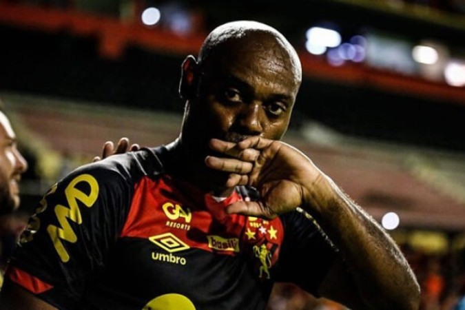 Vagner Love em ação pelo Leão pernambucano na Série B de 2023 -  (crédito: Foto: Reprodução)