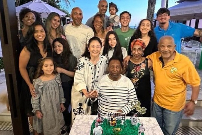 Pelé e Márcia Aoki -  (crédito: Foto: Reprodução/Twitter)