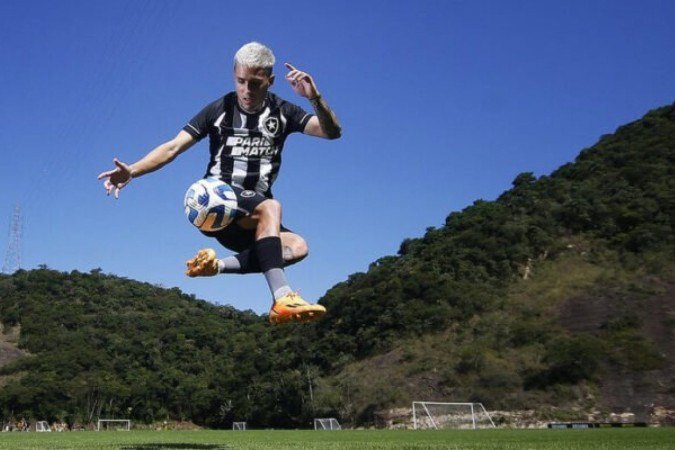 Diego Hernandez durante treino do Botafogo -  (crédito: Foto: Vitor Silva / BFR)