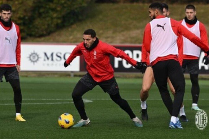 Jogadores do Milan durante treinamento da equipe - Foto: Divulgação/ Milan - (crédito: Foto: Divulgação/ Milan) Jogadores do Milan durante treinamento da equipe - Foto: Divulgação/ Milan - (crédito: Foto: Divulgação/ Milan)
