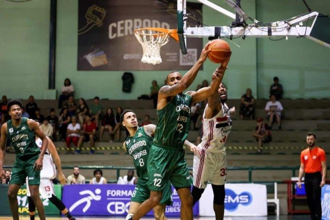 Em jogo enérgico, Cerrado bate o São Paulo no Ginásio da Asceb, pelo Novo Basquete Brasil (NBB) - (crédito: Mateus Tourinho/Cerrado Basquete) Em jogo enérgico, Cerrado bate o São Paulo no Ginásio da Asceb, pelo Novo Basquete Brasil (NBB) - (crédito: Mateus Tourinho/Cerrado Basquete)