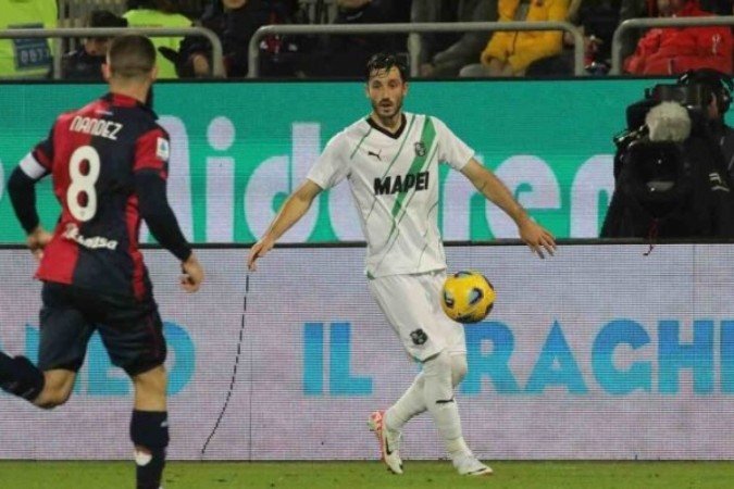 Matias Viña é titular absoluto do Sassuolo, porém a Roma pretende vendê-lo - (crédito: - Foto: Divulgação/Sassuolo) Matias Viña é titular absoluto do Sassuolo, porém a Roma pretende vendê-lo - (crédito: - Foto: Divulgação/Sassuolo)