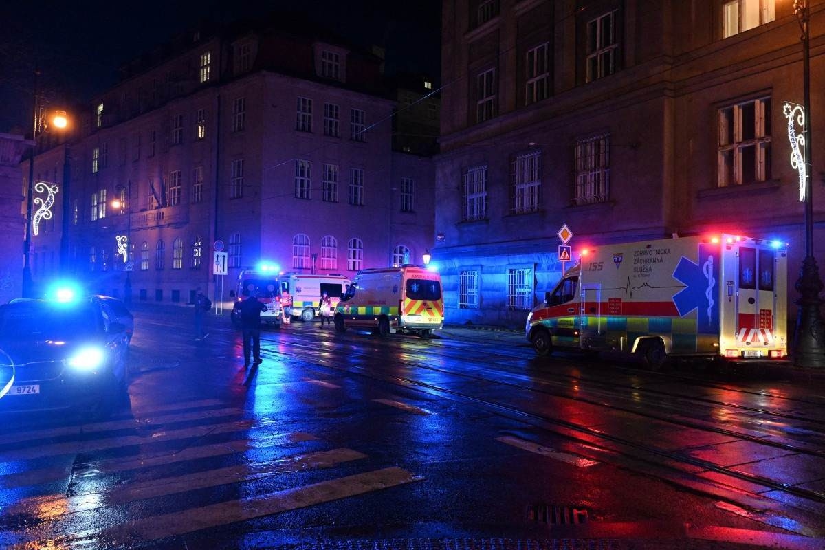 Tiroteio em um prédio universitário no centro de Praga deixou 11 mortos e outros feridos