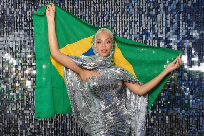 Beyoncé com a bandeira do Brasil - (crédito: Reprodução Instagram) Beyoncé com a bandeira do Brasil - (crédito: Reprodução Instagram)