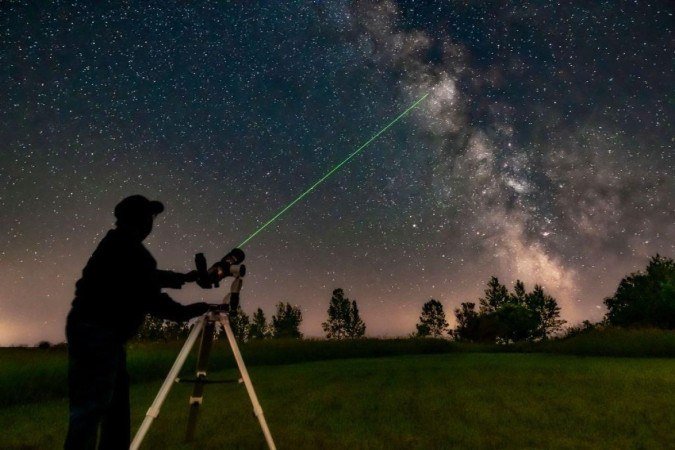 Lasers são usados na astronomia há muitos anos - (crédito: Getty Images) Lasers são usados na astronomia há muitos anos - (crédito: Getty Images)