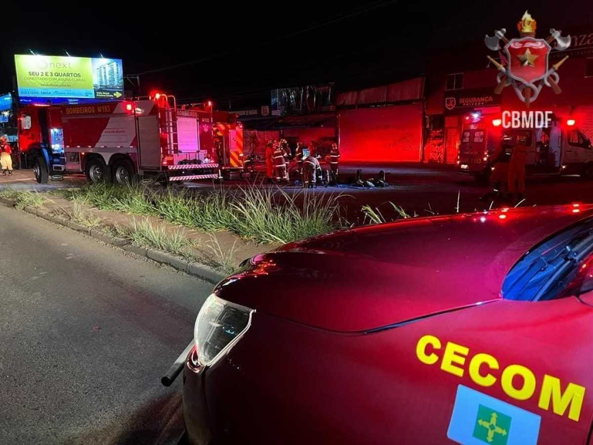 Bombeiros apagam incêndio em distribuidora de bebidas de Taguatinga Sul
