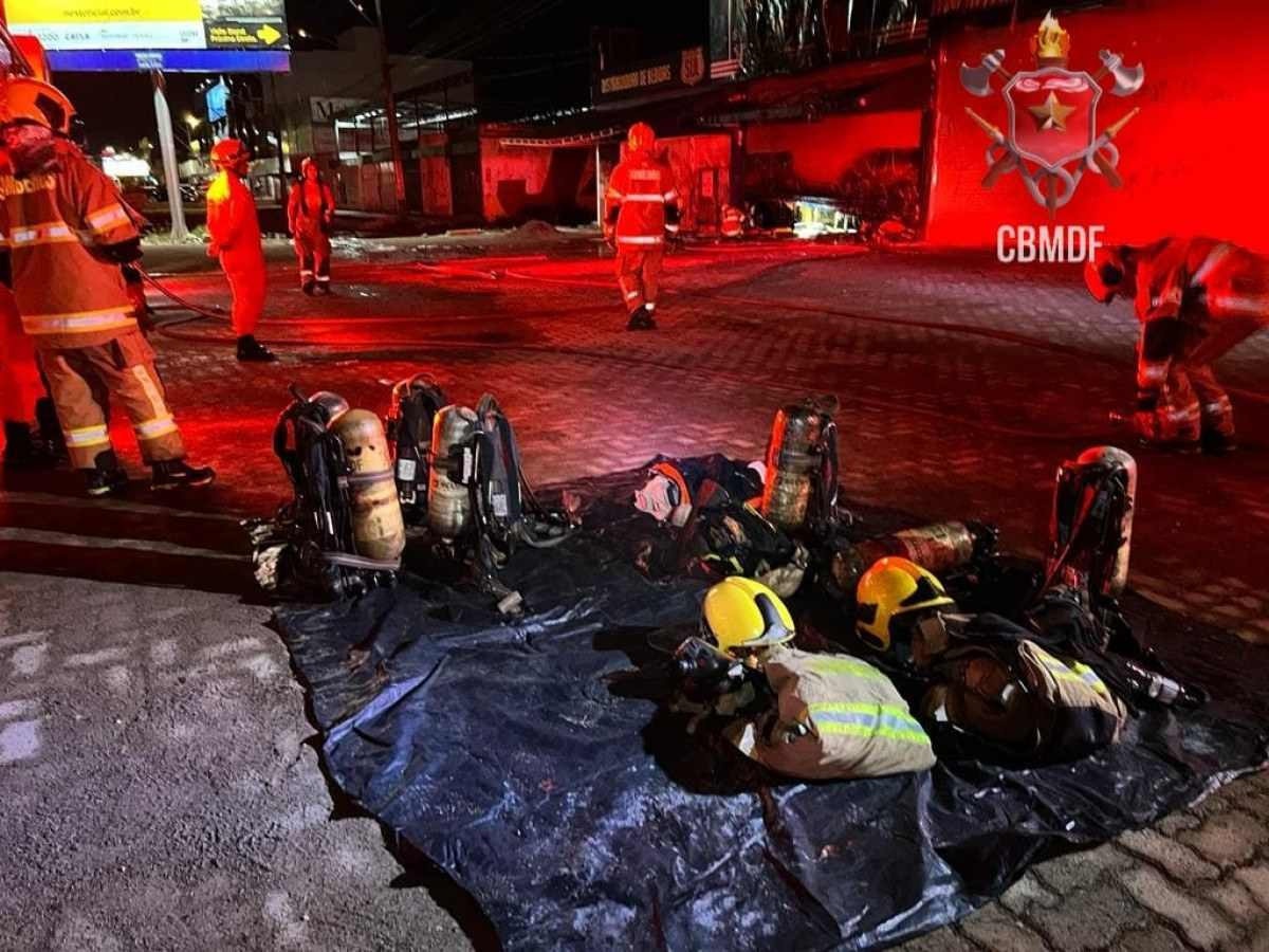 Bombeiros apagam incêndio em distribuidora de bebidas de Taguatinga Sul