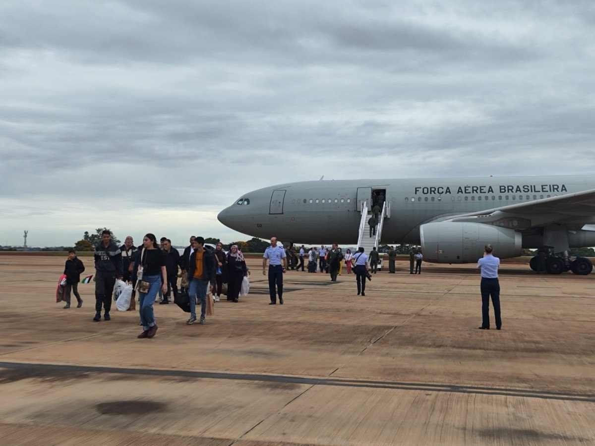 Terceiro grupo de repatriados em Gaza desembarca em Brasília