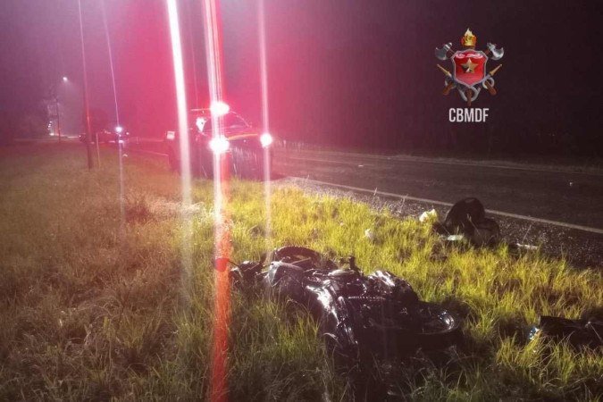 Colisão envolvendo moto e carro na DF-001 deixa motociclista gravemente ferido
- (crédito: CBMDF/Divulgação) Colisão envolvendo moto e carro na DF-001 deixa motociclista gravemente ferido
- (crédito: CBMDF/Divulgação)