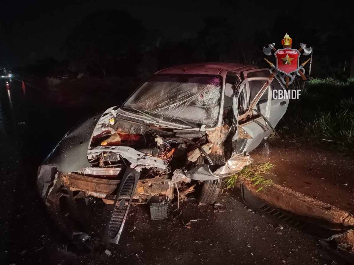 Colisão entre dois veículos no Arapoanga deixa motorista gravemente ferido