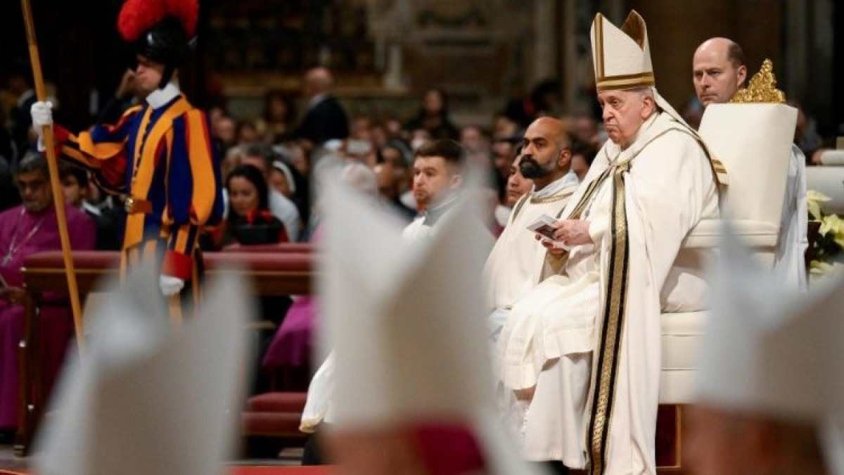 Papa Francisco fala de paz em Belém durante Missa do Galo no Vaticano