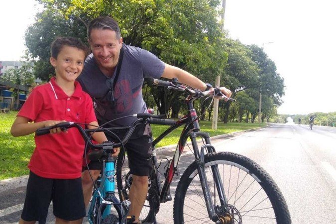 Jurandir fortalecendo as pernas e os laços com o filho Arthur - (crédito: Pedro Marra/CB/D.A. Press) Jurandir fortalecendo as pernas e os laços com o filho Arthur - (crédito: Pedro Marra/CB/D.A. Press)