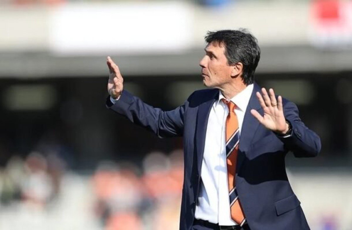 Goiás anuncia a contratação do técnico Zé Ricardo