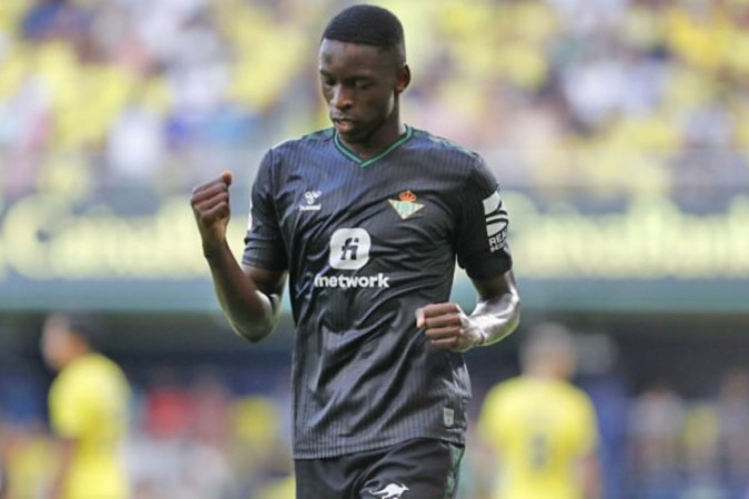 Luiz Henrique em ação com a camisa do Real Betis pela La Liga -  (crédito: - Foto JOSE JORDAN / AFP via Getty Images)