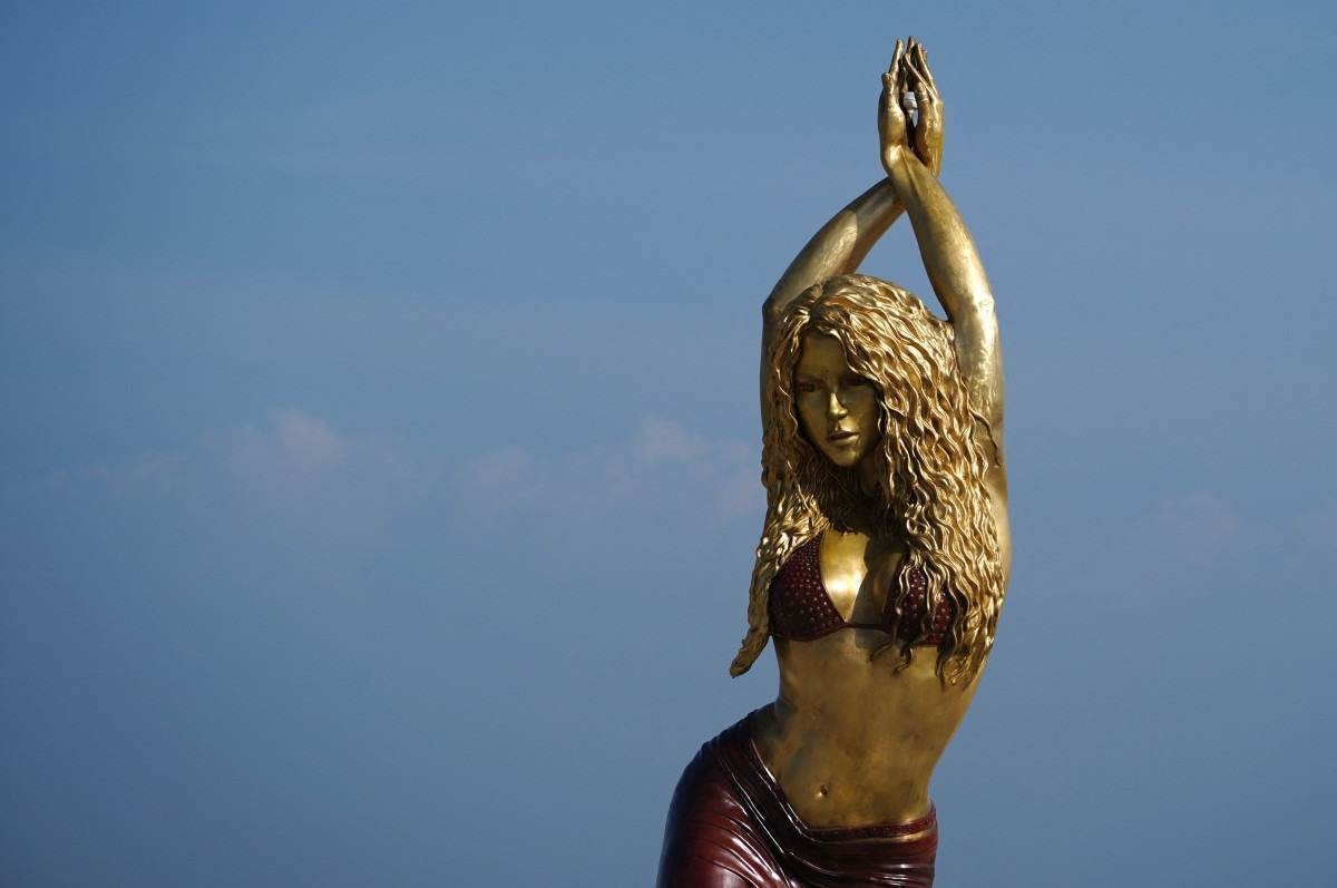 Barranquilla ergue estátua em homenagem a Shakira, sua filha favorita
