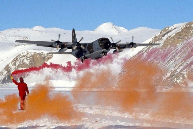 Voar ao continente mais frio da Terra é algo perigoso, mas sem aeronaves ainda saberíamos pouco sobre a Antártida e a vida por lá seria impossível -  (crédito: Getty Images)