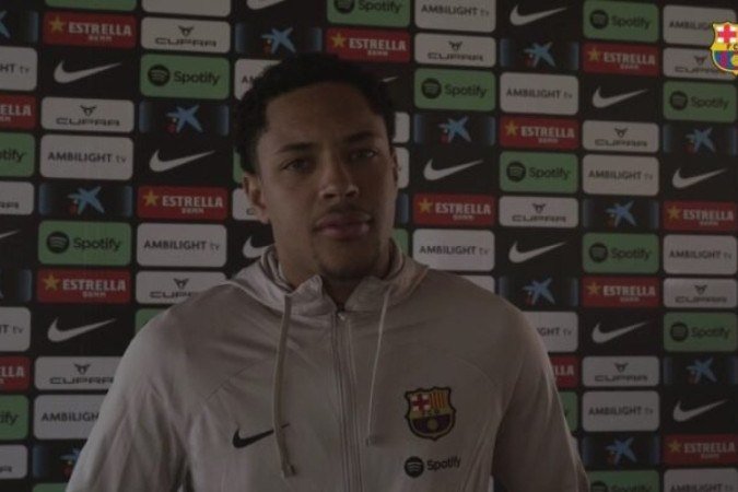Vitor Roque começará a treinar nos próximos dias -  (crédito: Foto: Reprodução TV Barça)