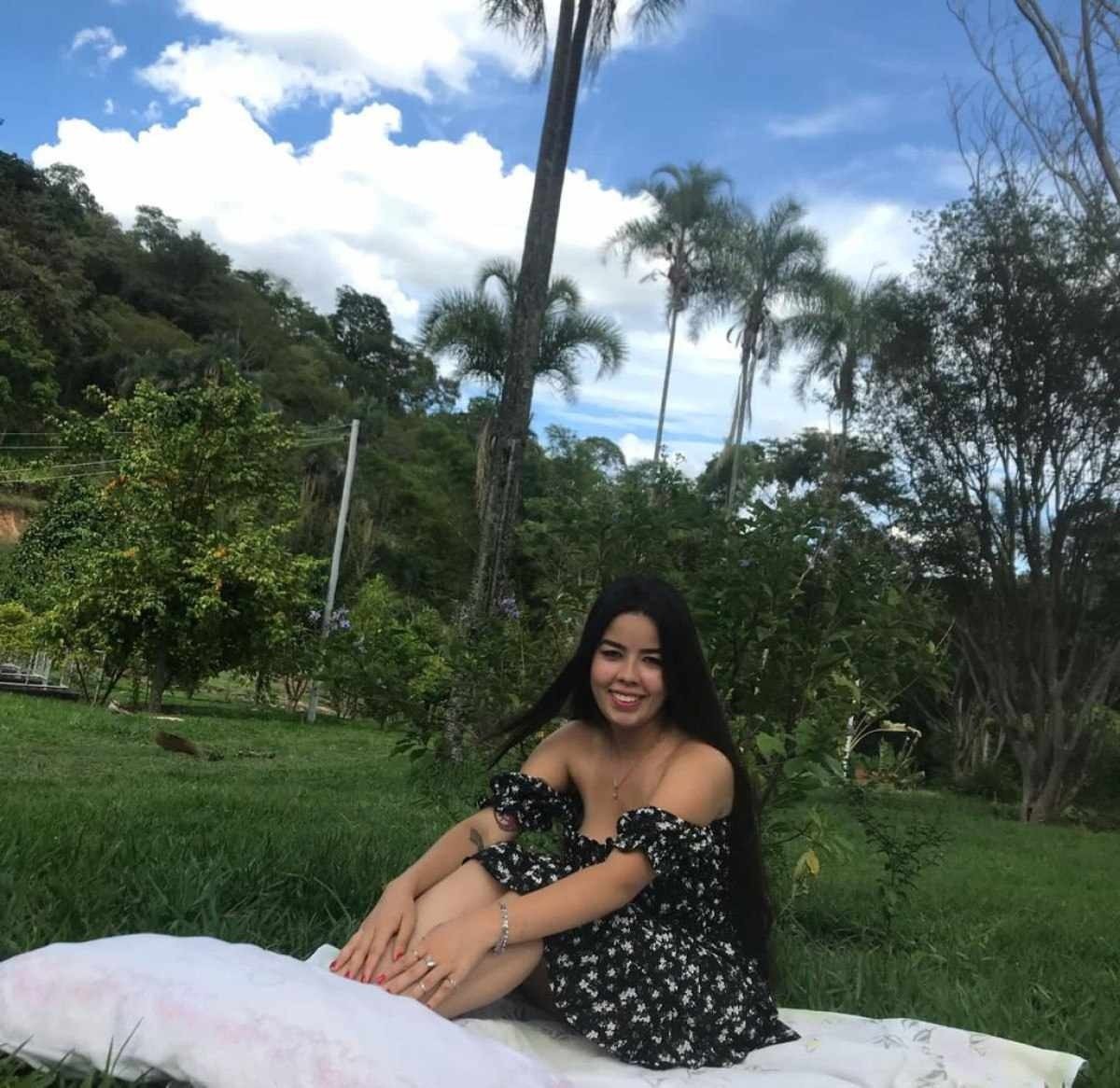 Mickaelly vive a expectativa de morar sozinha em 0224