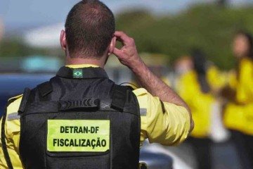Entre os dias 30 de abril e 4 de maio, no movimento Maio Amarelo, foram abordados 1.550 condutores -  (crédito: Nina Quintana - Agência Brasília)