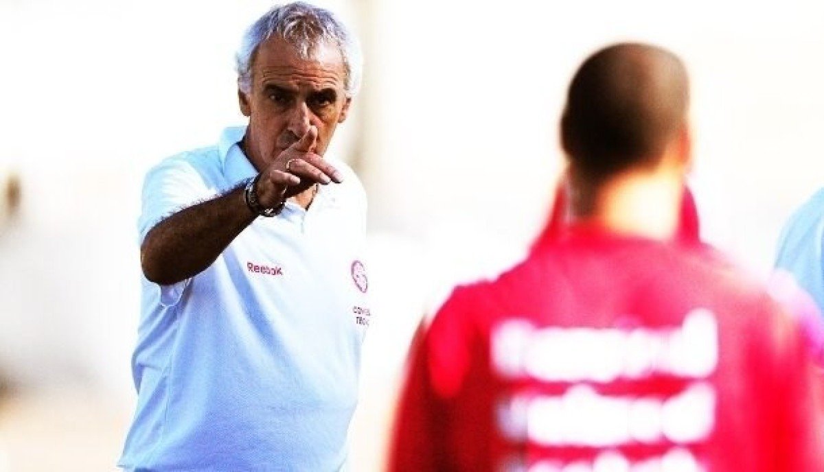 Uruguaio Jorge Fosatti  assume a seleção do Peru