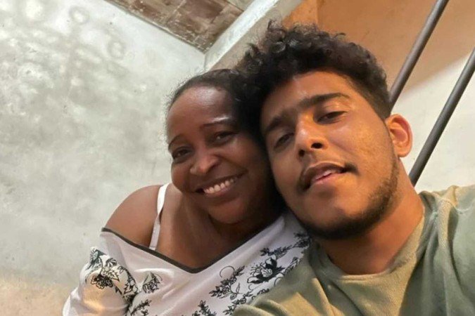 Fred Ramon foi o primeiro da família a ingressar em uma universidade. 