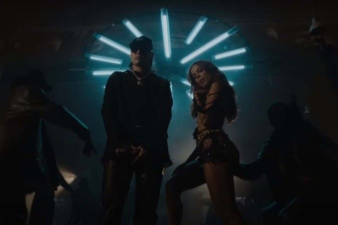 Com Bellakeo, Anitta alcança outro importante marco da carreira - (crédito: Reprodução/YouTube) Com Bellakeo, Anitta alcança outro importante marco da carreira - (crédito: Reprodução/YouTube)