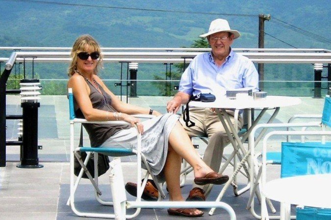 Carolyn Stephens com o pai Vincent na Argentina em 2010 - (crédito: Arquivo pessoal) Carolyn Stephens com o pai Vincent na Argentina em 2010 - (crédito: Arquivo pessoal)