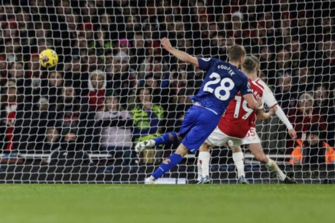 West Ham vence Arsenal, e Liverpool segue na liderança da Premier League  -  (crédito: IAN KINGTON/IKIMAGES/AFP via Getty Images)