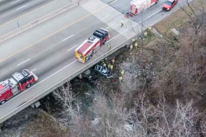 Homem é resgatado nos EUA após passar uma semana preso em caminhonete após acidente -  (crédito: Reprodução/Polícia do estado da Indiana)