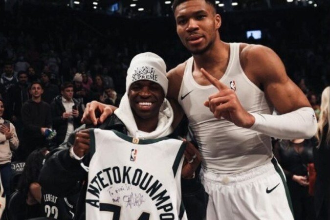 Vini e Antetokoumpo trocaram elogios após jogo - (crédito: Foto: Divulgação/Milwaukee Bucks) Vini e Antetokoumpo trocaram elogios após jogo - (crédito: Foto: Divulgação/Milwaukee Bucks)