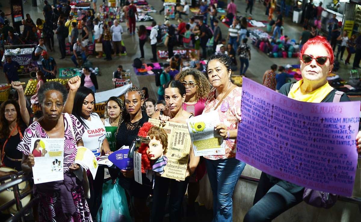  28/12/2023 Credito: Ed Alves/CB/DA.Press. Cidades. Manifestação contra Violencia contra Mulher - Feminicidio Não.Ato na Rodoviaria. 