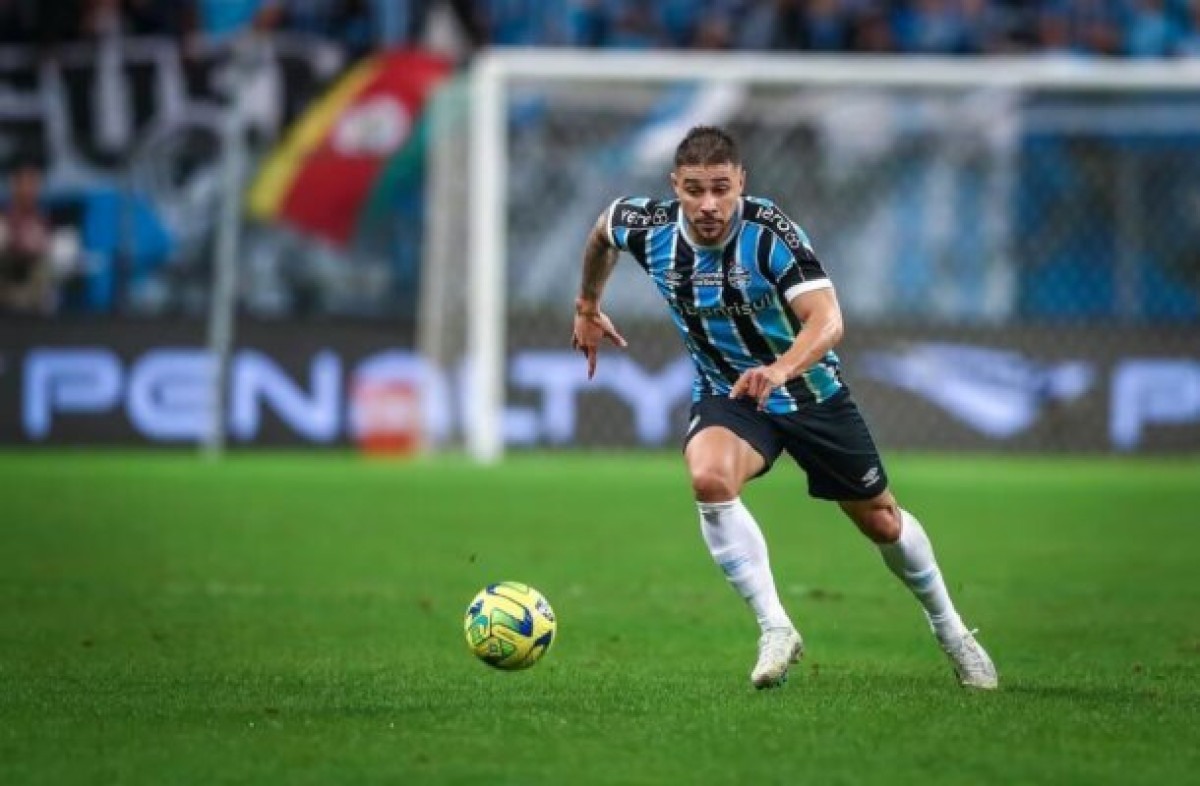 Grêmio renova com lateral João Pedro por mais dois anos