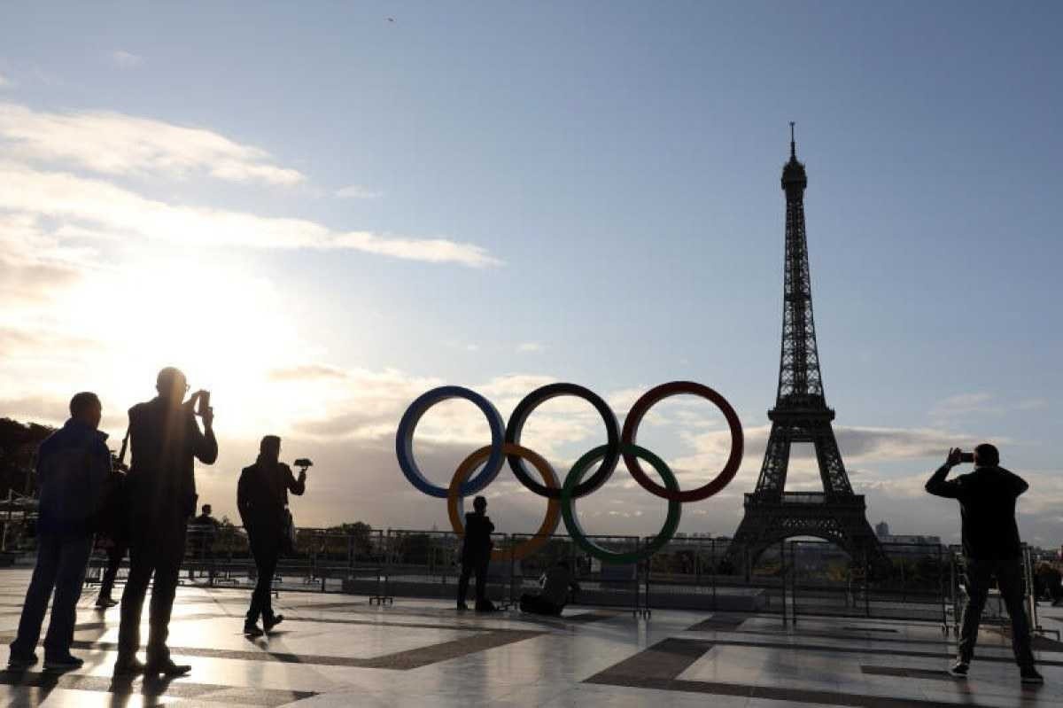 Assaltantes armados roubam joalheria em destino turístico de Paris